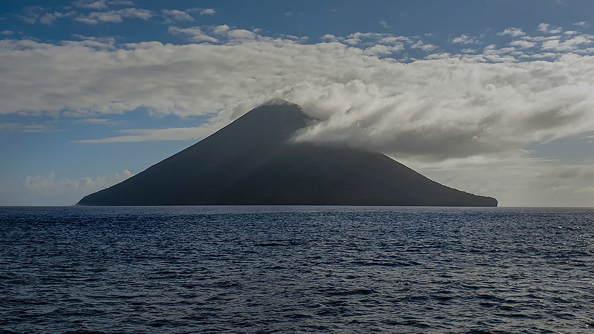 Εκρηξη στα Βάθη της Αβύσσου | Hidden Volcano:Eruption from the Abyss