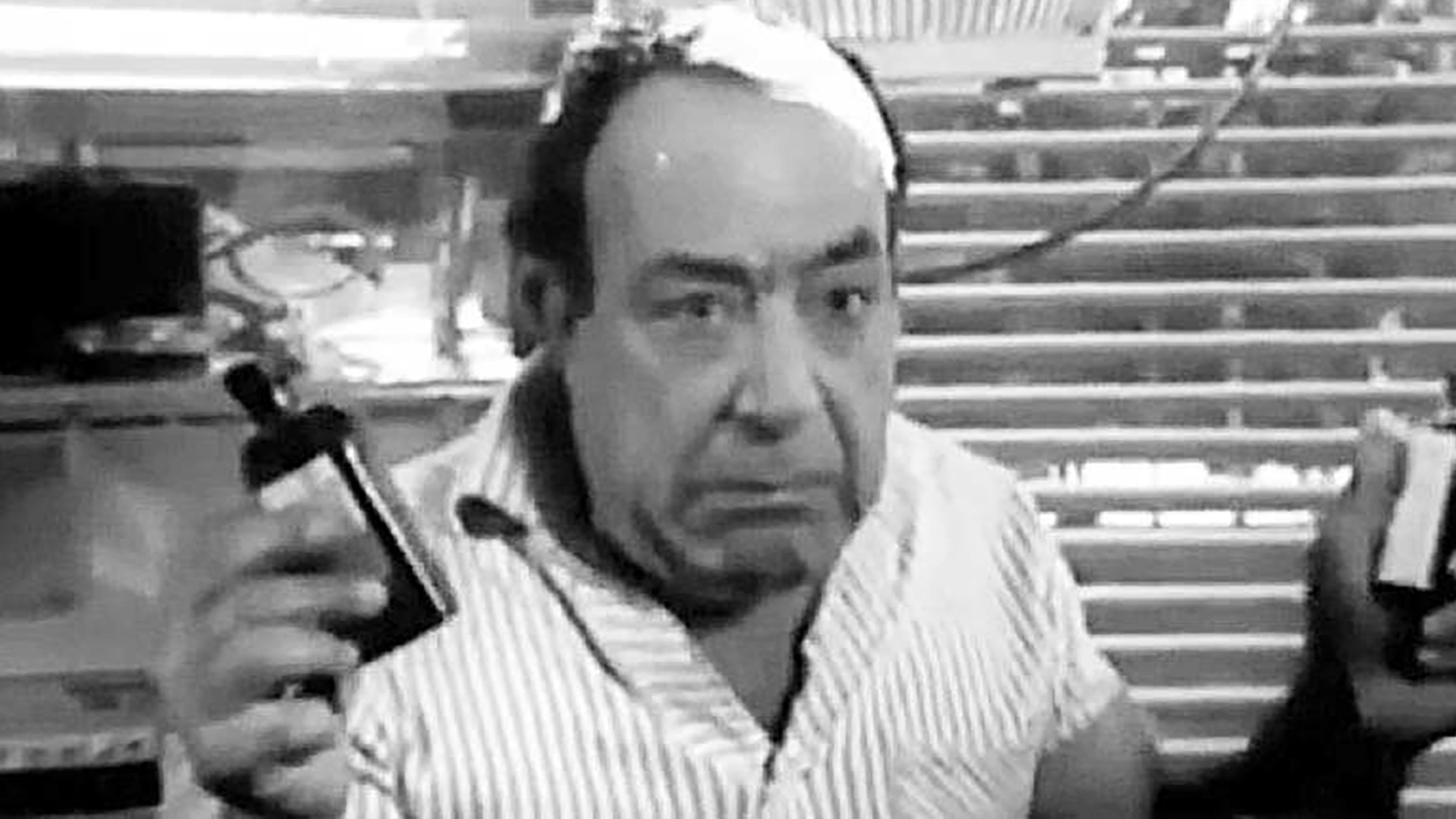 Ούτε Μιλάει Ούτε Λαλάει | Not a Word Out of his Mouth